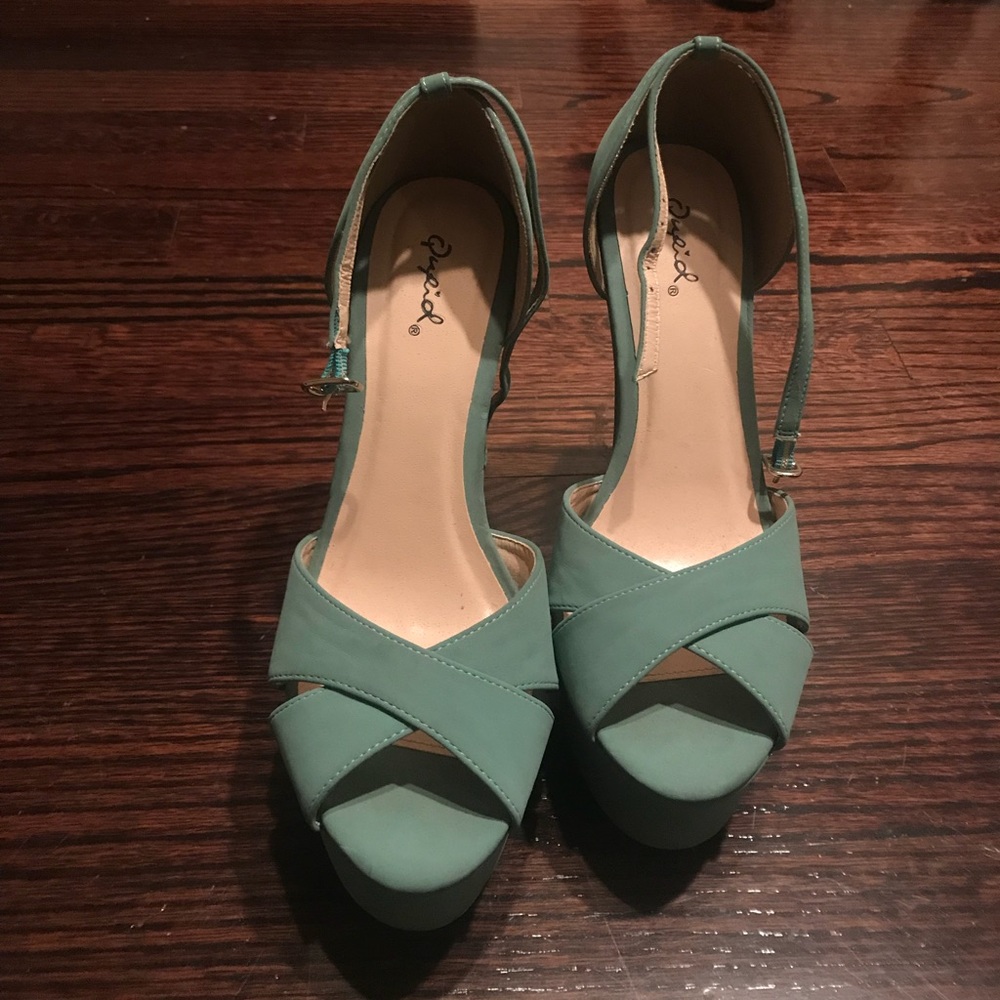Wedge heels
